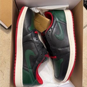 Air Jordan One Retro Low Black Green Red  varsity new in box